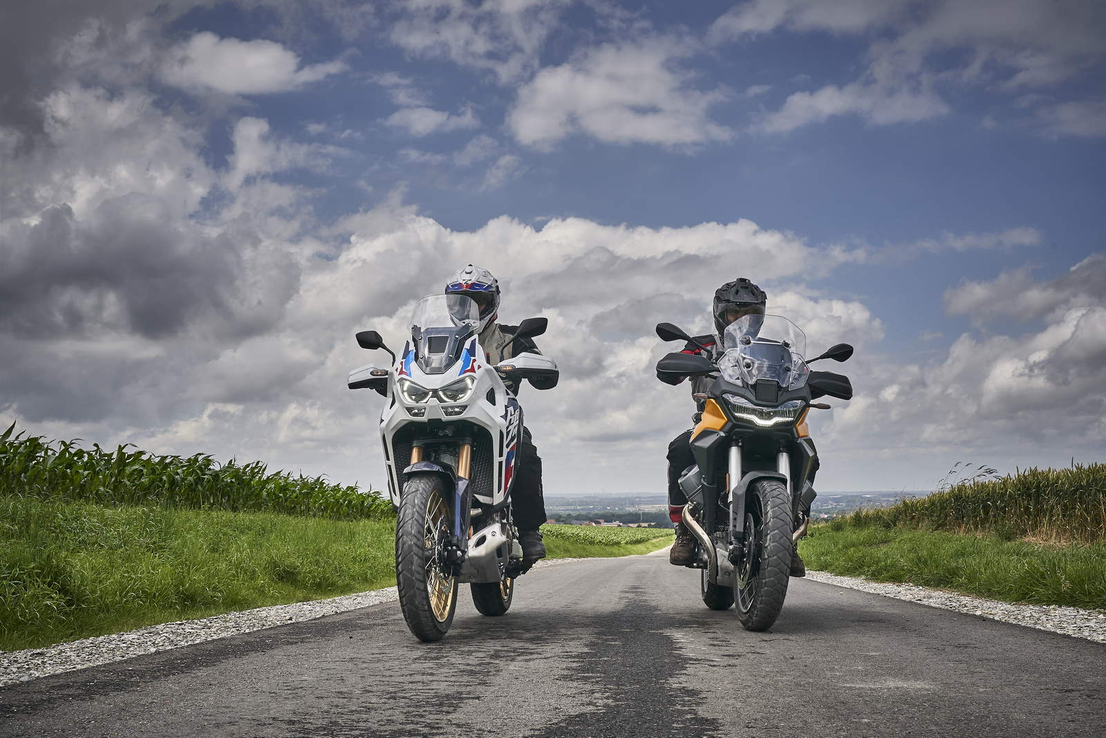 Honda Africa Twin CRF 1100 vs Moto Guzzi Stelvio